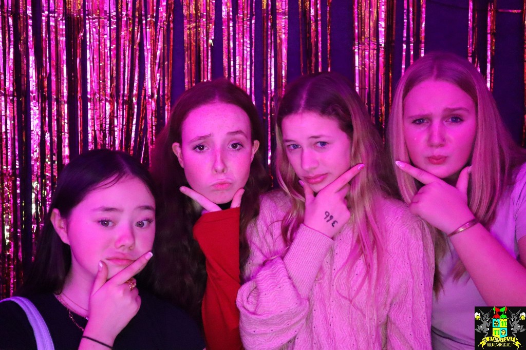 ../Images/Jeugd Opwarmbal Photobooth 198.jpg